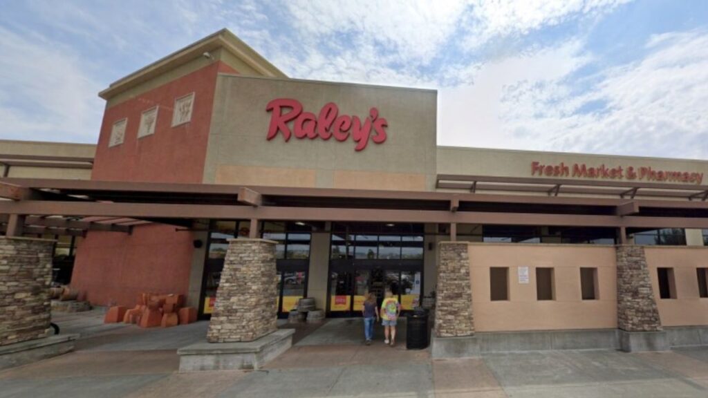 91-Year-Old California Grocery Chain Is Closing Multiple Stores as Rising Costs and Falling Foot Traffic Take a Toll 91-Year-Old California Grocery Chain Is Closing Multiple Stores as Rising Costs and Falling Foot Traffic Take a Toll