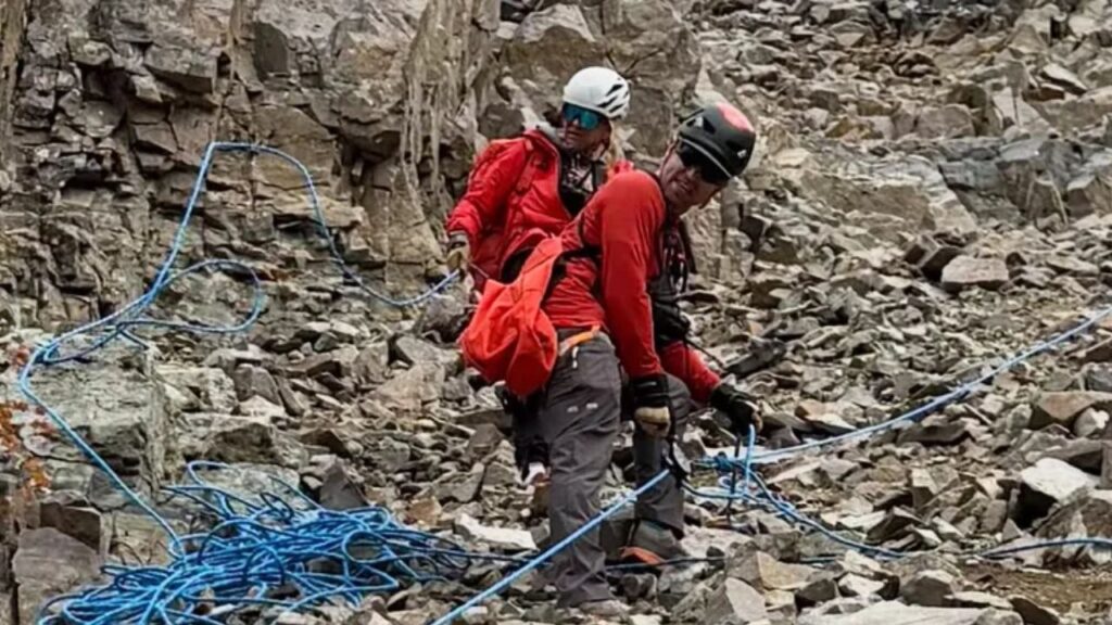 Climber Dies After Falling From 14,000-Foot Castle Peak in Colorado During Labor Day Weekend Climber Dies After Falling From 14,000-Foot Castle Peak in Colorado During Labor Day Weekend