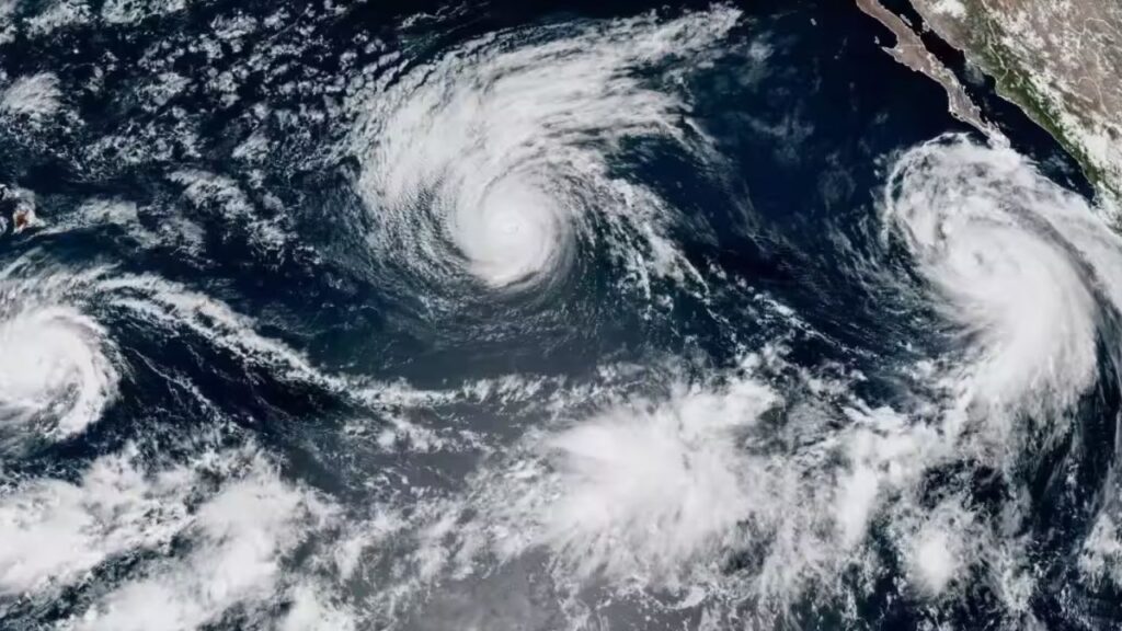 Powerful Hurricane Lowell Nears Hawaii With Heavy Rain, Dangerous Surf and Tornado Risk