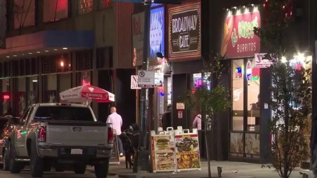 Chicago Police Warn Diners After Thieves Pose as Charity Workers to Steal Phones and Wallets